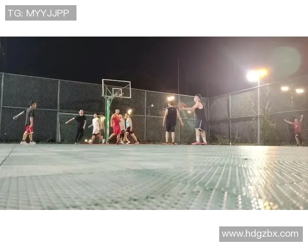 姚明退役后重返球场练习展现不屈精神与对篮球的热爱