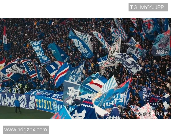 足球明星齐聚日本展现精彩技艺引发球迷热潮