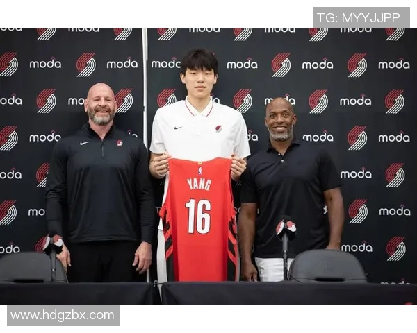 NBA明星篮球出场手势揭秘展现球员个性与魅力的独特风采 NBA明星篮球出场手势揭秘展现球员个性与魅力的独特风采